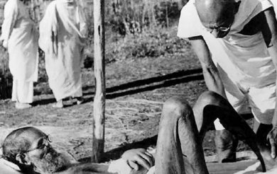 Near Death’s Door : Health with Mahatma Gandhi